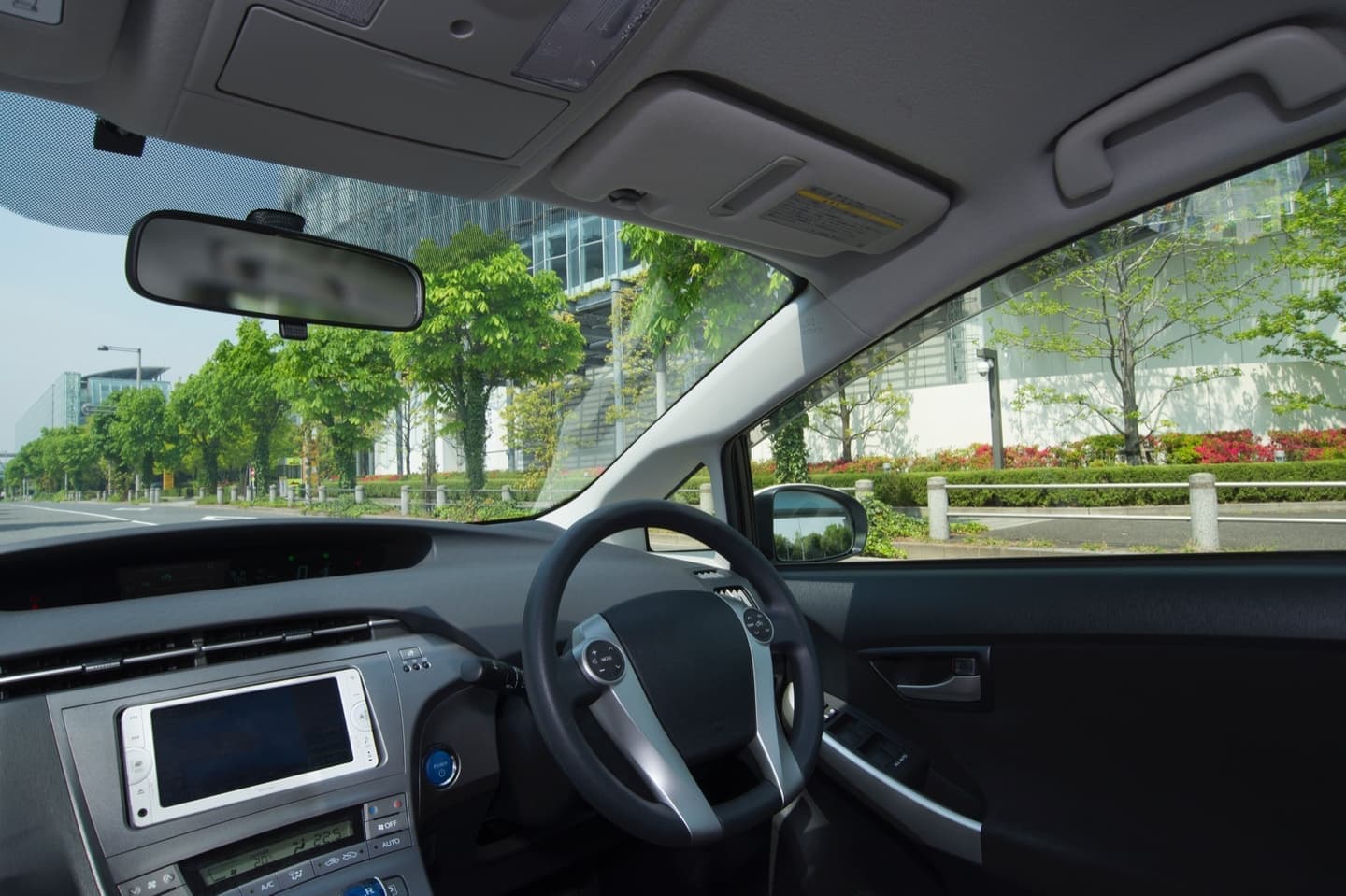 透明断熱フィルムを貼った車